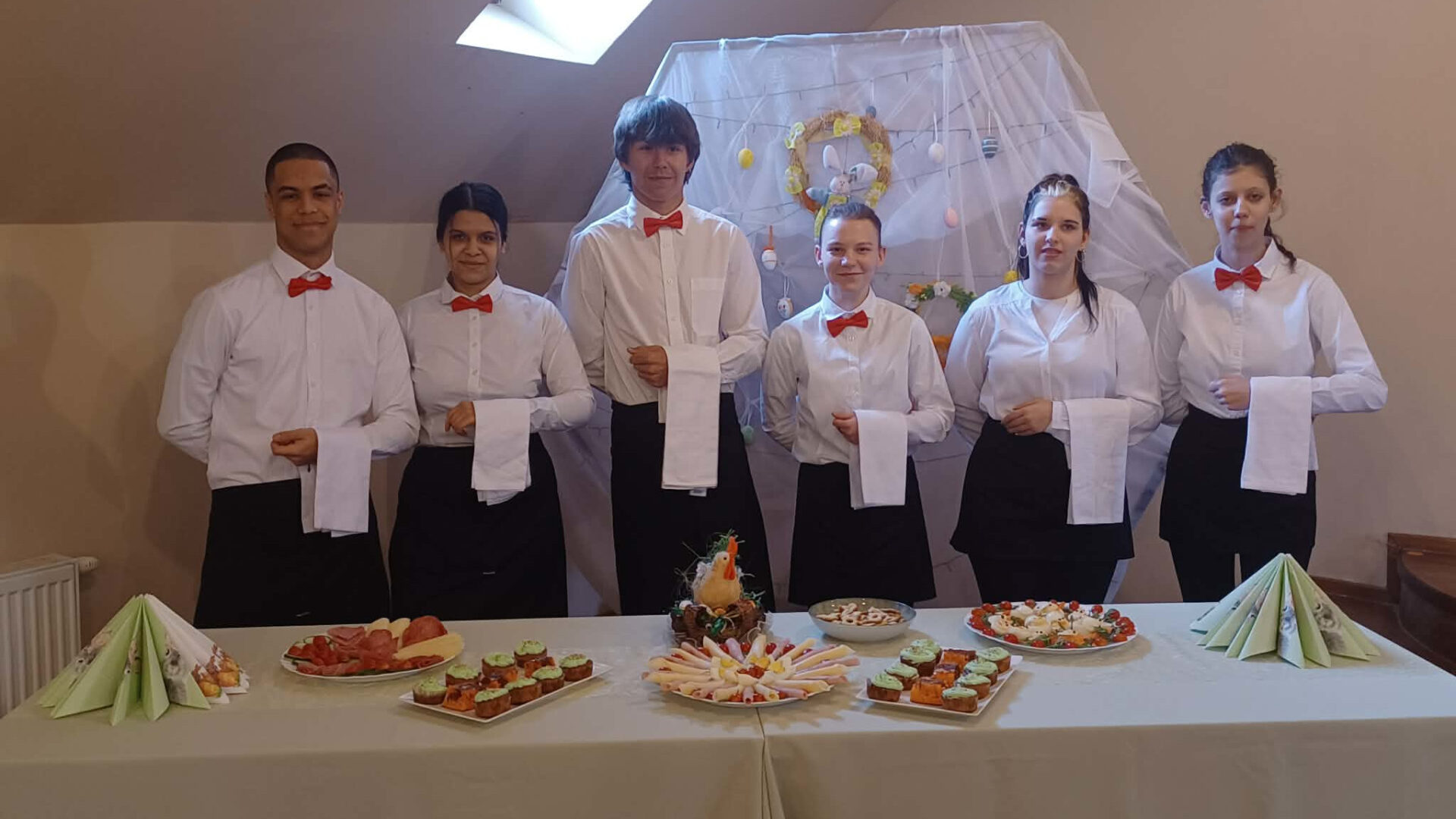 Slávnostné prestieranie, tradície – Veľká Noc